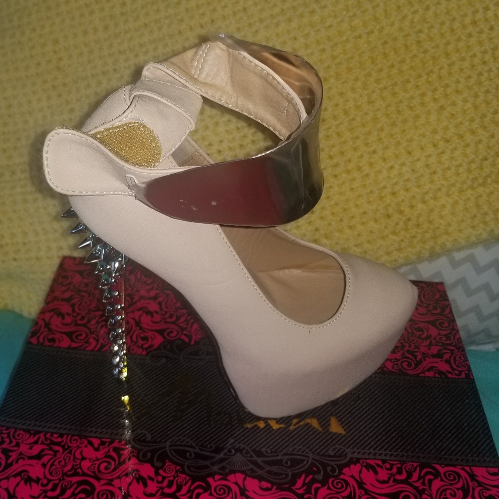 Shoes - Picture 2 of 4